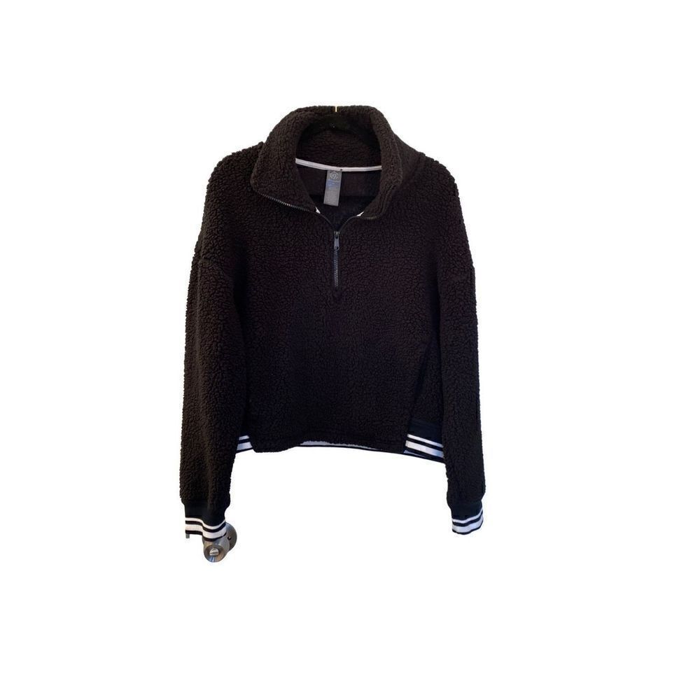 Champion women’s black Sherpa jacket with pockets size medium 